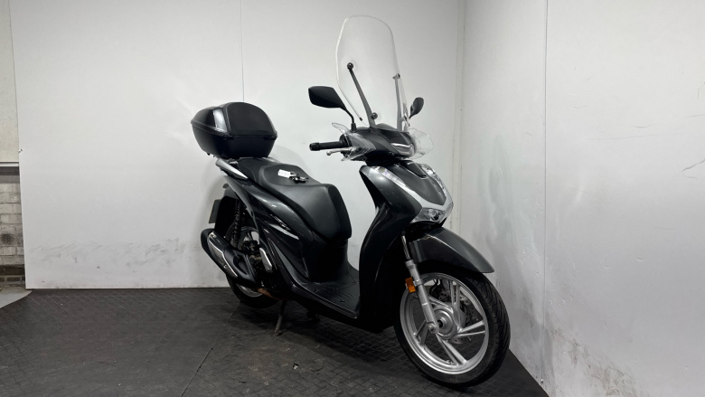 (23MY) Honda SH125i with Top Box